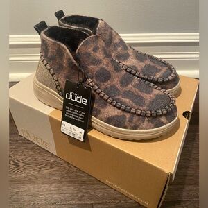 Brand new Hey Dude Helis Boot in Leo Nut. Size 5